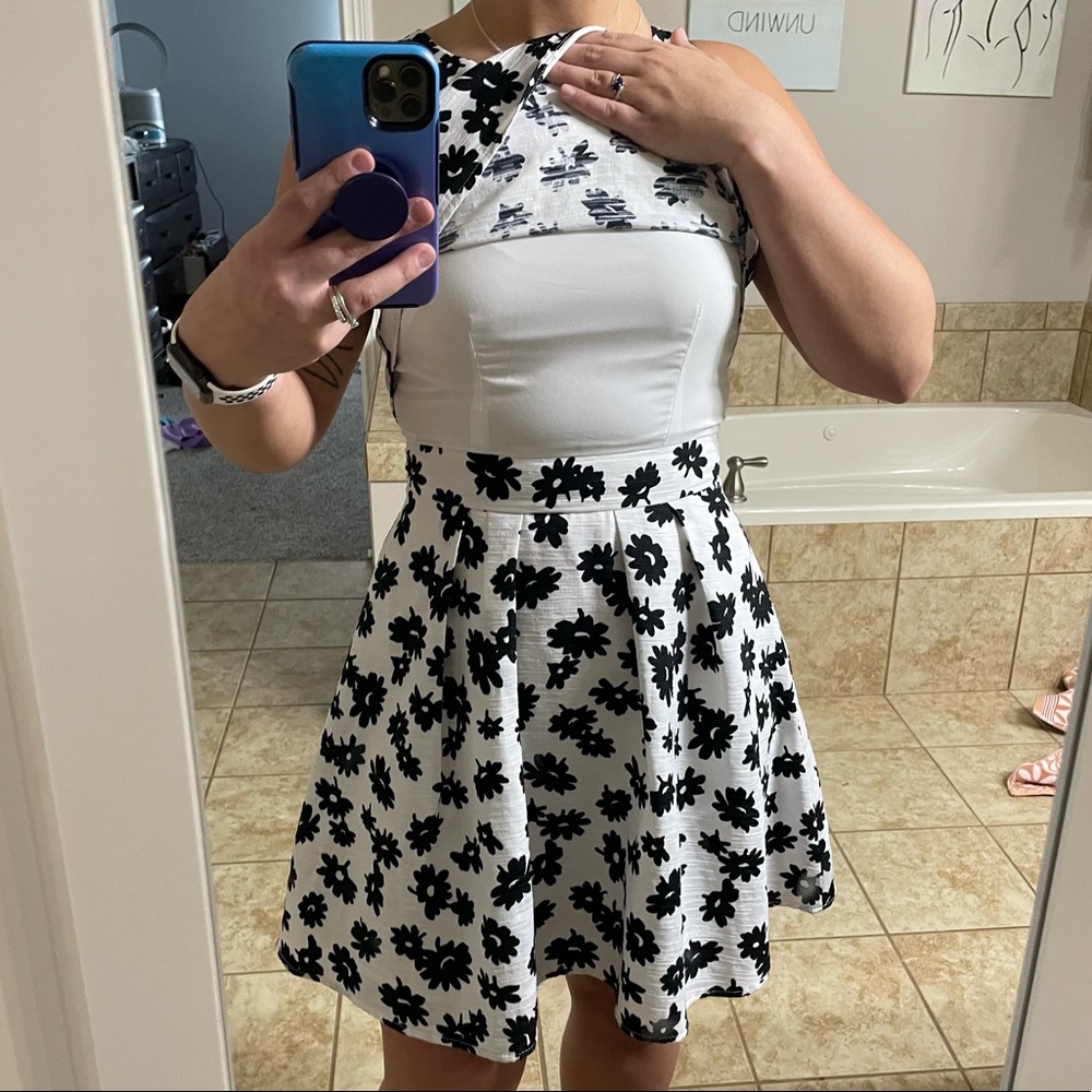 Everly Dress - Picture 6 of 11